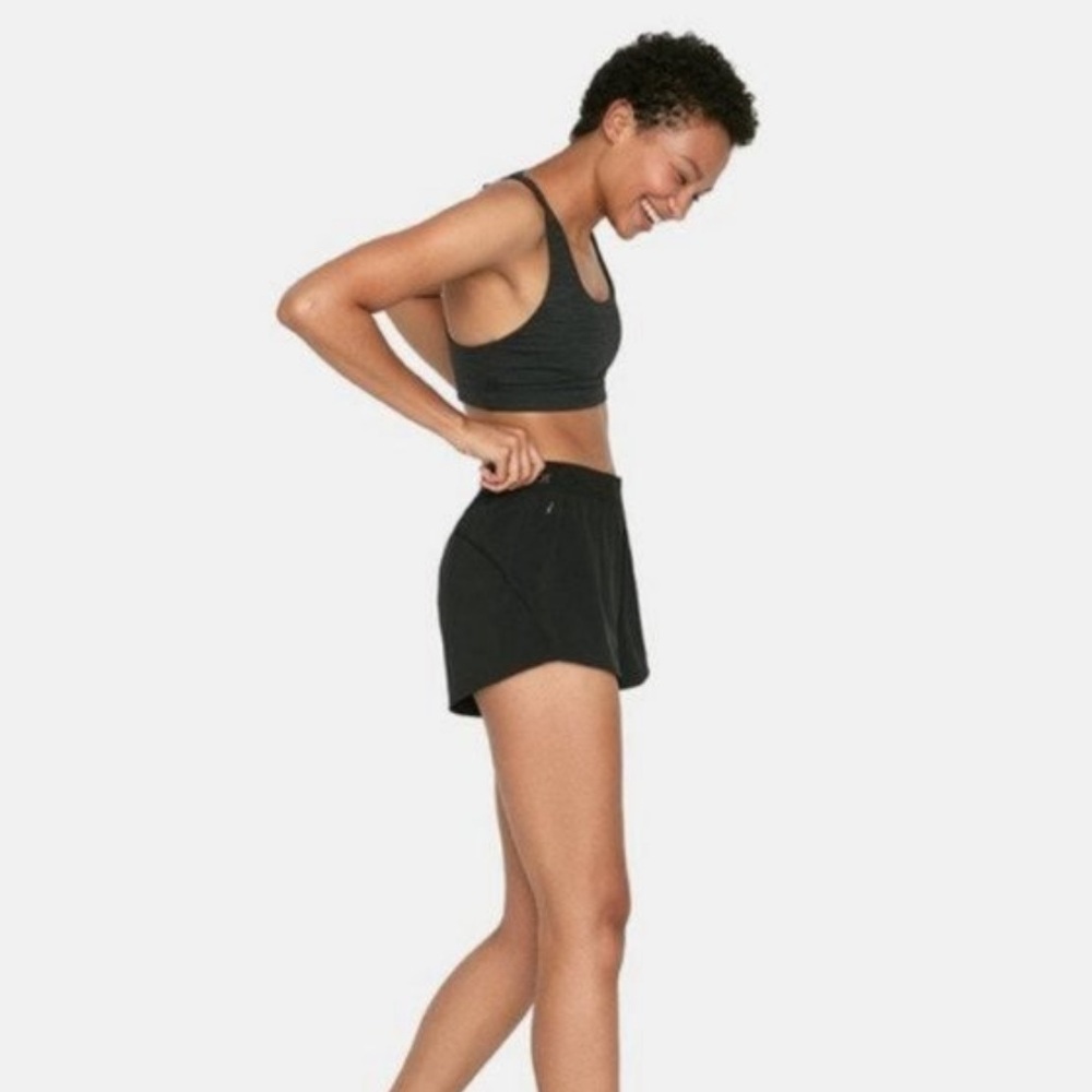 Outdoor Voices relay short